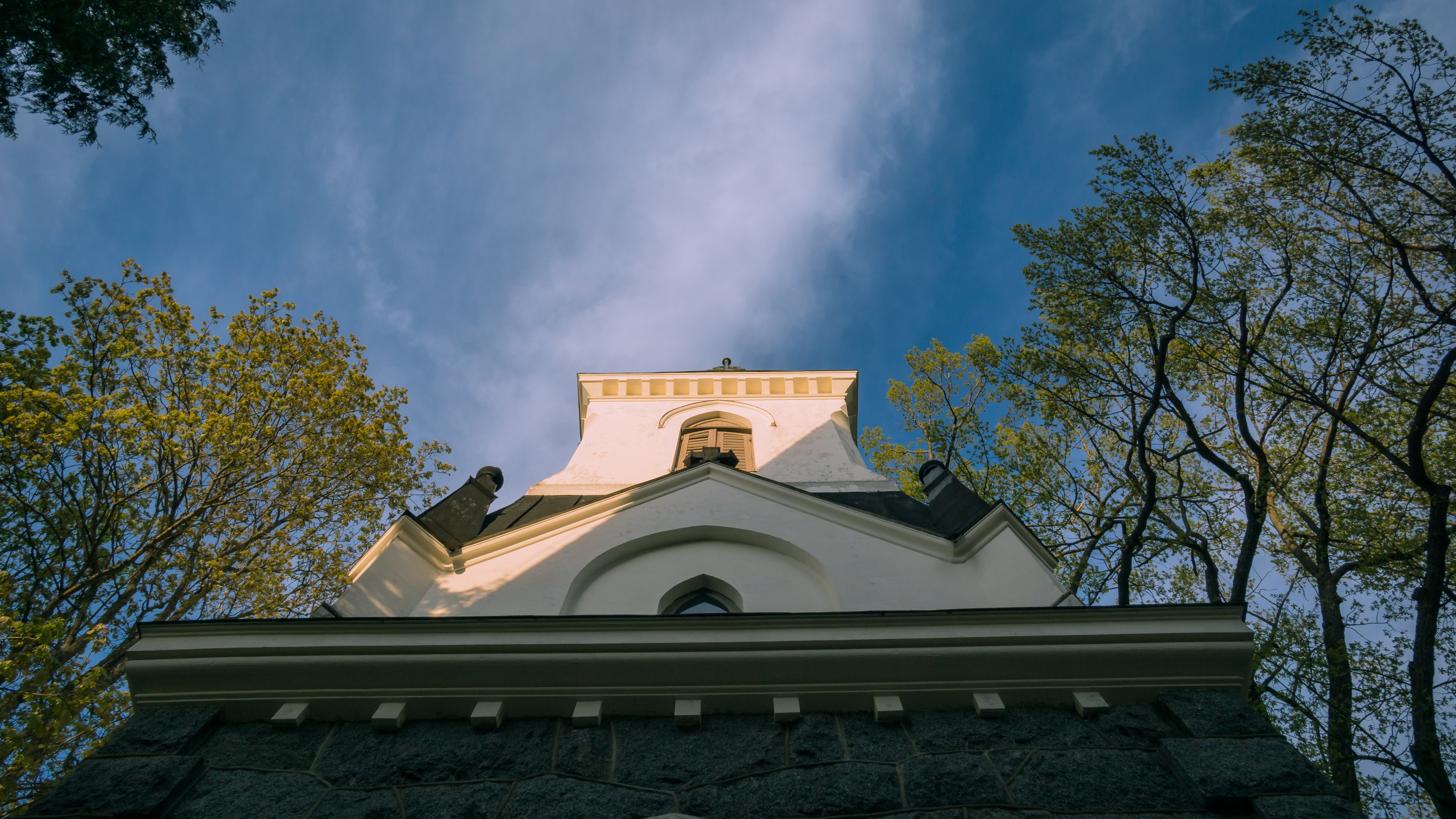 Hämeenlinna-Vanajan seurakunta, Vanajan kirkon torni ja taivas, kuva Tenho Pitkänen