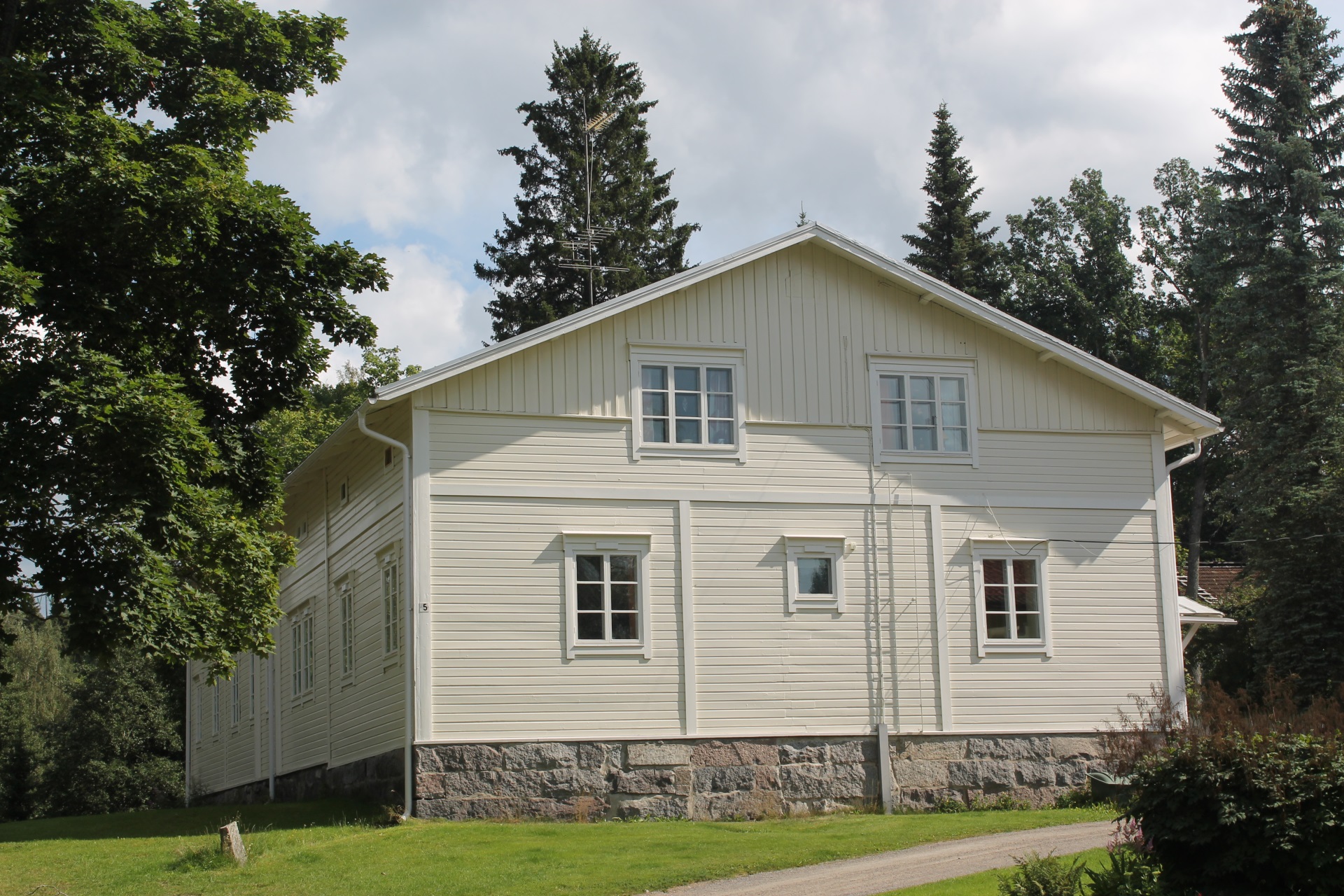 Hämeenlinna-Vanajan seurakunnan Vanajan seurakuntakoti ulkoa